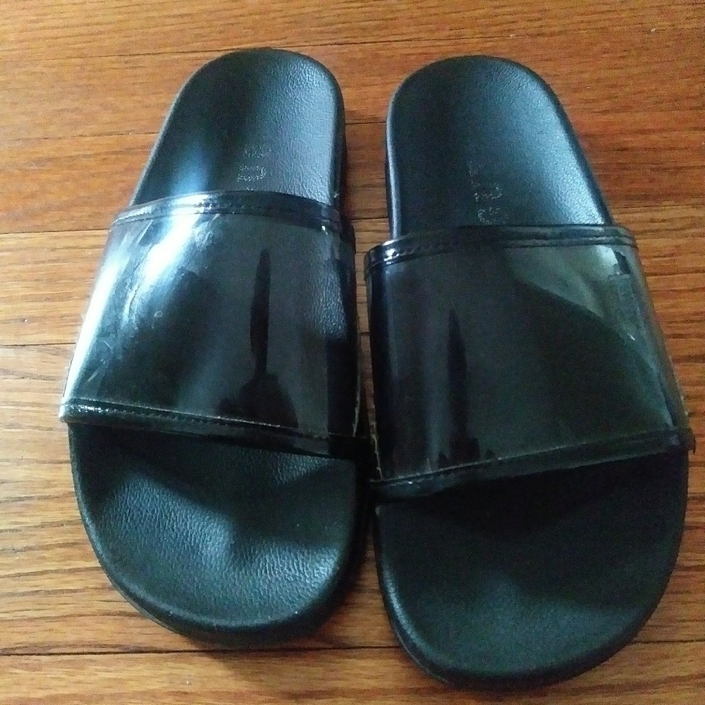 Guess flip flops